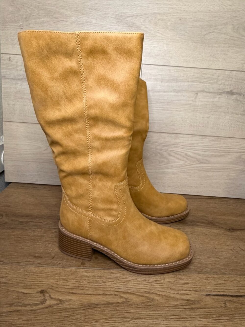 Wild Pair Women's Warblerr Tall Square Toe Boots Banana Size 5.5M